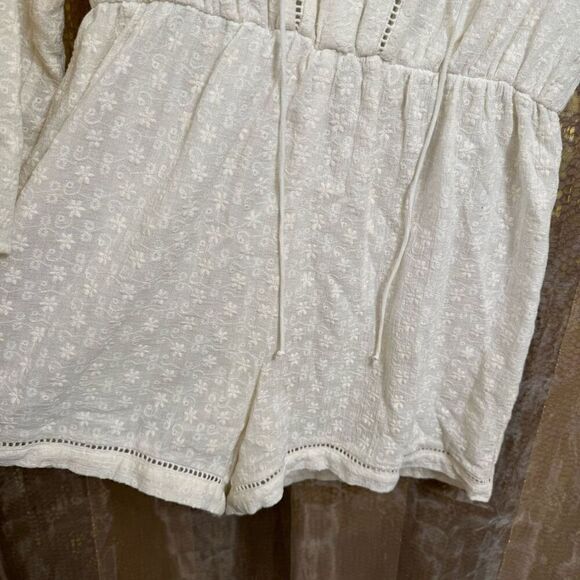 WAYF White Long Sleeve Lattice Trim Floral Eyelet Shorts Romper Small - Picture 6 of 12